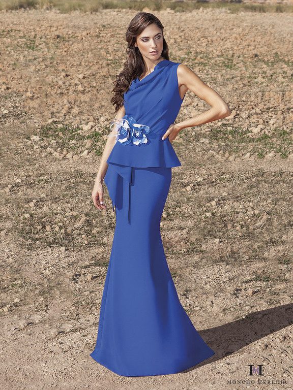 Langes Abendkleid in Royalblau mit Schößchen