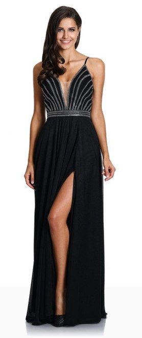 Langes schwarzes Abendkleid mit Schlitz