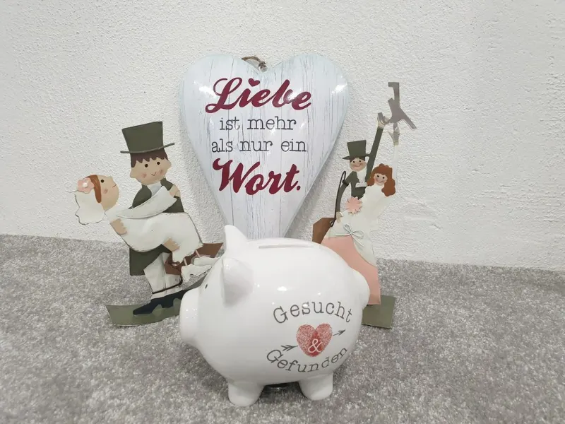 Sparschwein und Brautpaarfiguren als Geldgeschenk