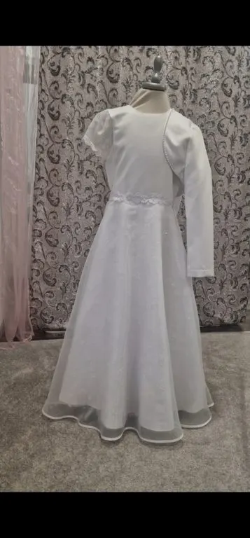 Kommunionkleid mit langem Tüllrock und Jäckchen